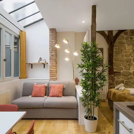 Typical Parisian In Le Marais#4 Pers *