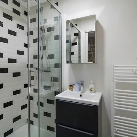 Typical Parisian In Le Marais#4 Pers Апартаменты *