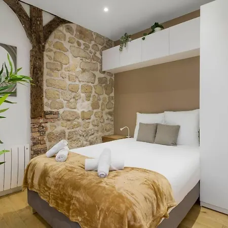 Апартаменты Typical Parisian In Le Marais#4 Pers